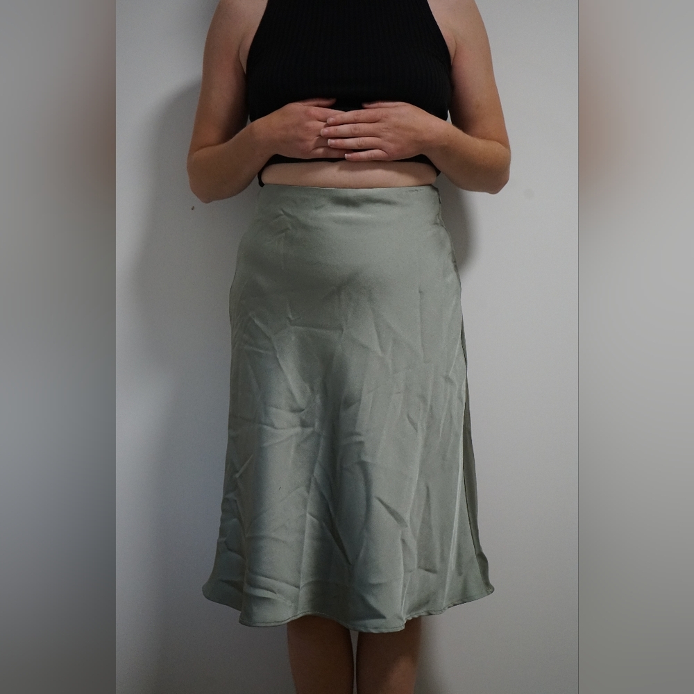 all:row mid length satin skirt